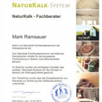 Mark Ramsauer ist nun auch NaturKalk Fachberater. Er hat theoretisches und fachlich fundiertes Wissen auf diesem Gebiet erworben und kann mit diesem Produkt nun arbeiten.